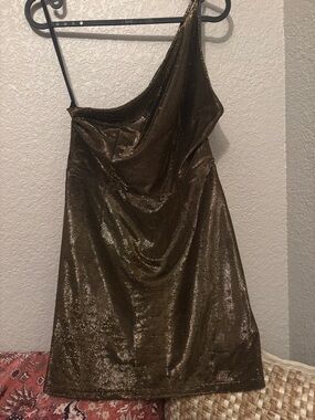 H:ours Gold Metallic Mini Dress with Black Lining